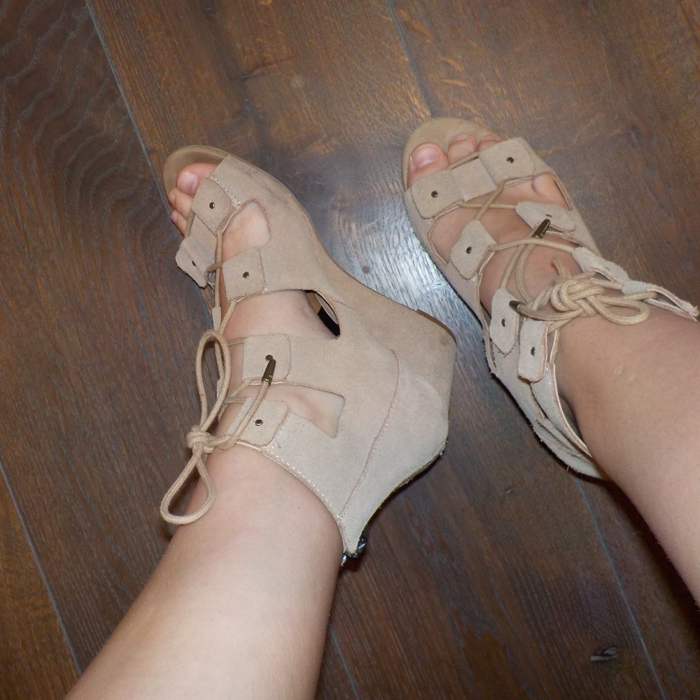 DOLCE VITA 🌸tan heels / wedges - Picture 8 of 8
